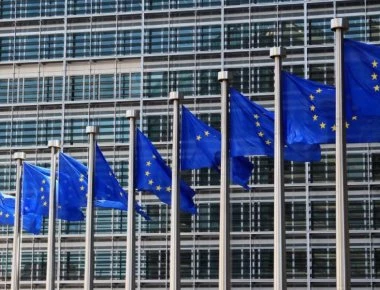Η Κομισιόν επιβεβαίωσε την ισχύ της «ενισχυμένης εποπτείας» για τη χώρα μας από τις 20 Αυγούστου